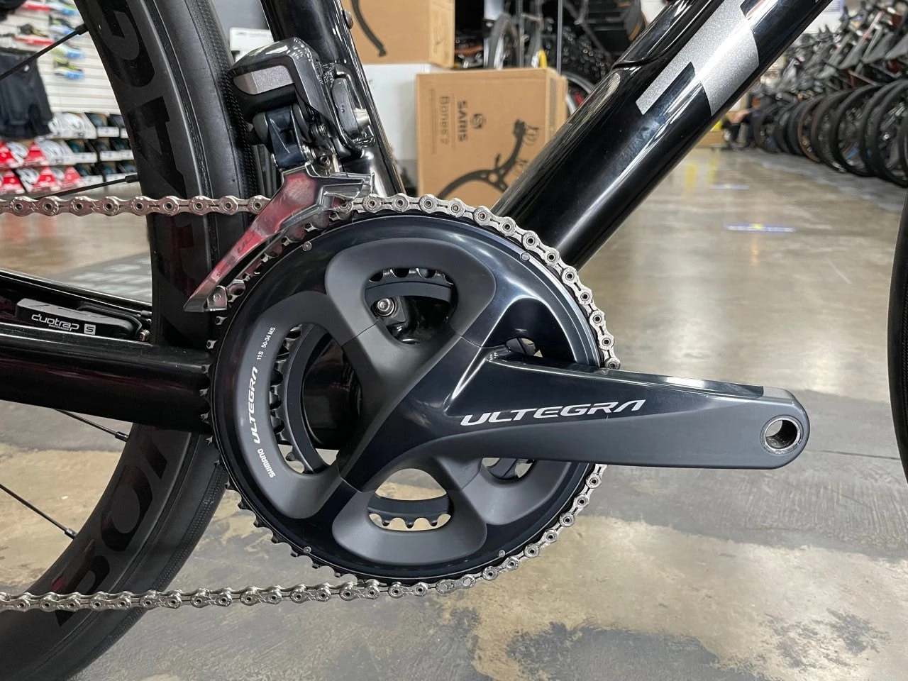 Trek Domane SLR 7 Shimano Ultegra Di2 11 Speed - Black/Silver 2021 USED 9 Trek Domane SLR 7 Shimano Ultegra Di2 11 Speed - Black/Silver 2021 USED - Image 9