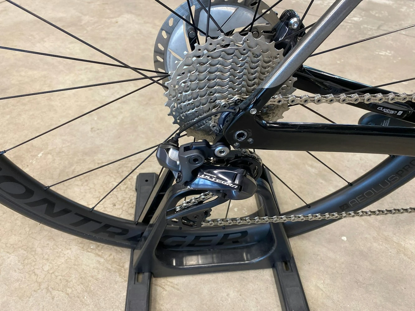 Trek Domane SLR 7 Shimano Ultegra Di2 11 Speed - Black/Silver 2021 USED 13 Trek Domane SLR 7 Shimano Ultegra Di2 11 Speed - Black/Silver 2021 USED - Image 13