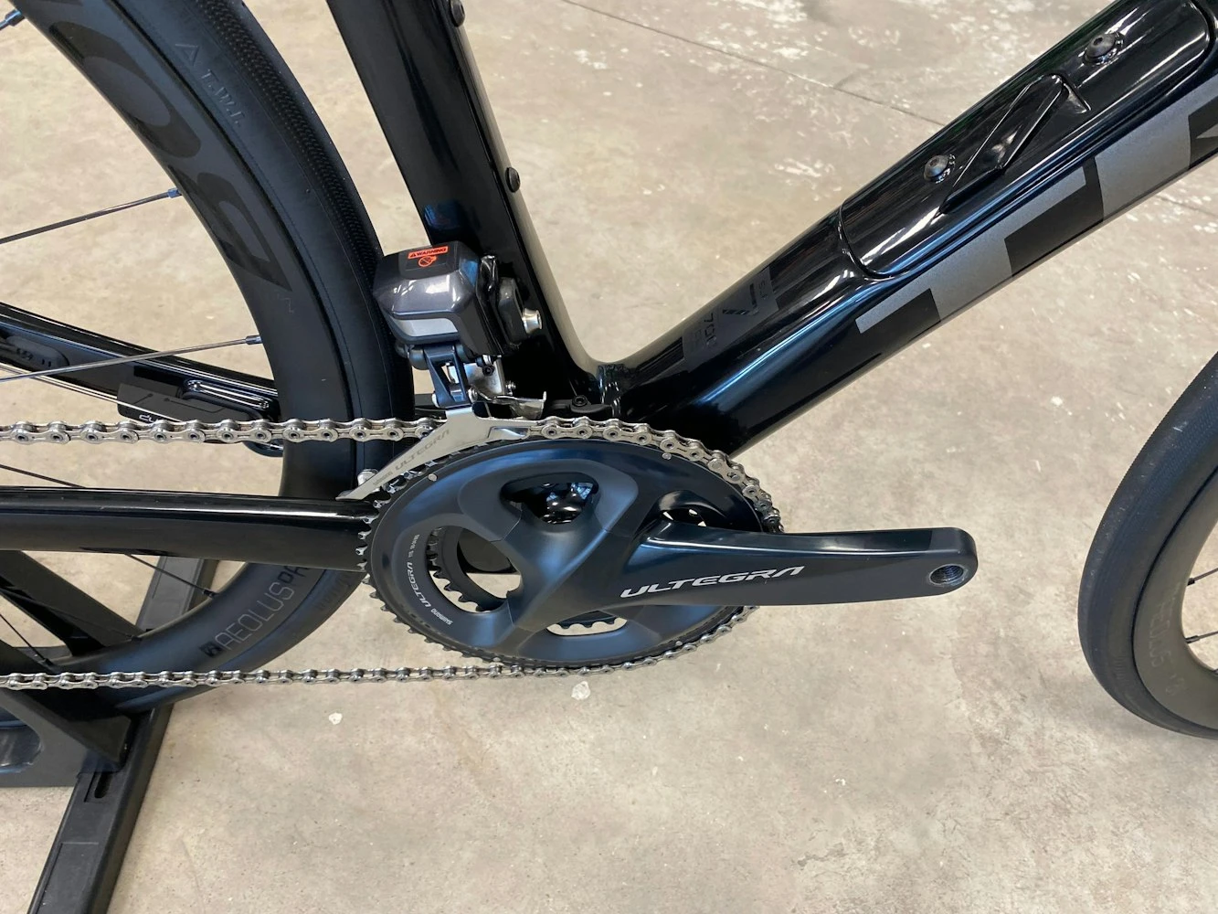 Trek Domane SLR 7 Shimano Ultegra Di2 11 Speed - Black/Silver 2021 USED 15 Trek Domane SLR 7 Shimano Ultegra Di2 11 Speed - Black/Silver 2021 USED - Image 15