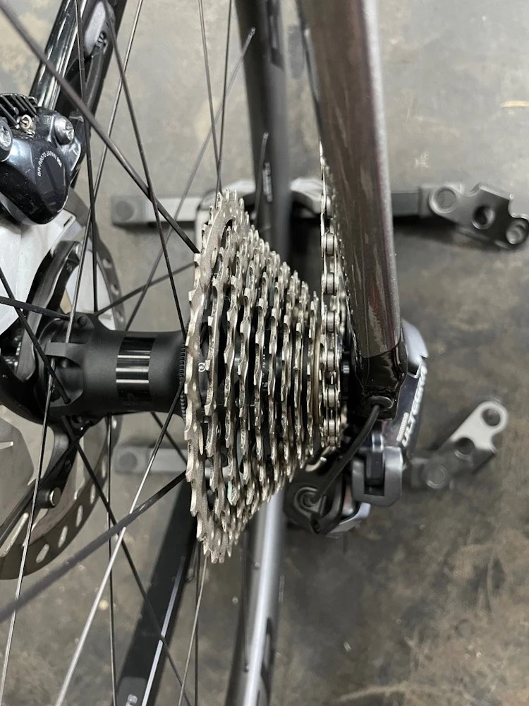 Trek Domane SLR 7 Shimano Ultegra Di2 11 Speed - Black/Silver 2021 USED 12 Trek Domane SLR 7 Shimano Ultegra Di2 11 Speed - Black/Silver 2021 USED - Image 12