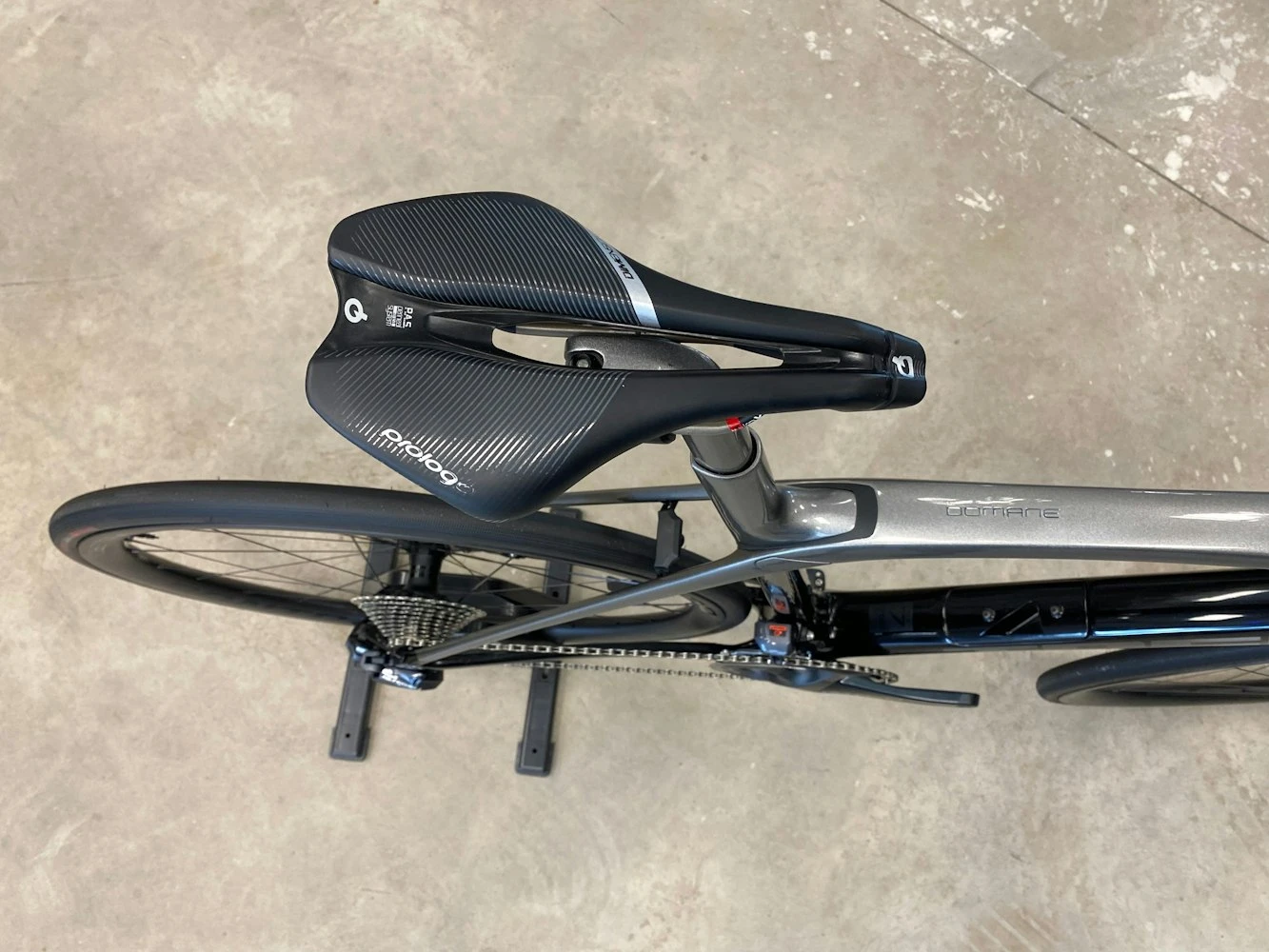 Trek Domane SLR 7 Shimano Ultegra Di2 11 Speed - Black/Silver 2021 USED 19 Trek Domane SLR 7 Shimano Ultegra Di2 11 Speed - Black/Silver 2021 USED - Image 19