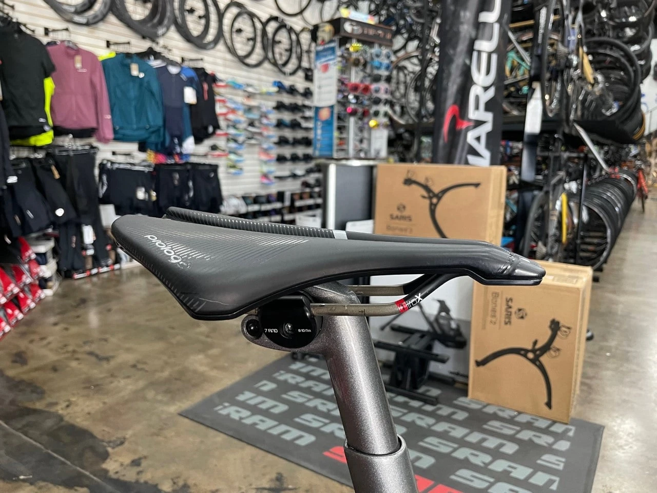 Trek Domane SLR 7 Shimano Ultegra Di2 11 Speed - Black/Silver 2021 USED 3 Trek Domane SLR 7 Shimano Ultegra Di2 11 Speed - Black/Silver 2021 USED - Image 3