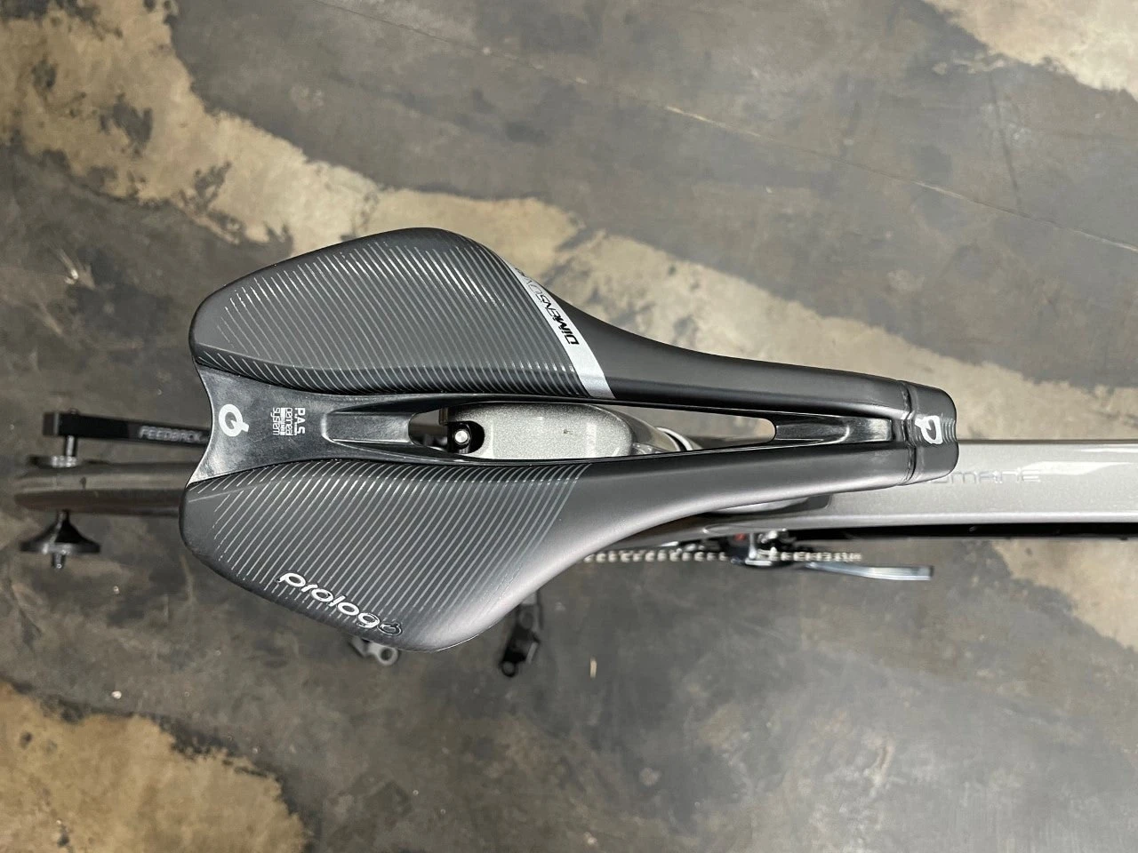 Trek Domane SLR 7 Shimano Ultegra Di2 11 Speed - Black/Silver 2021 USED 4 Trek Domane SLR 7 Shimano Ultegra Di2 11 Speed - Black/Silver 2021 USED - Image 4