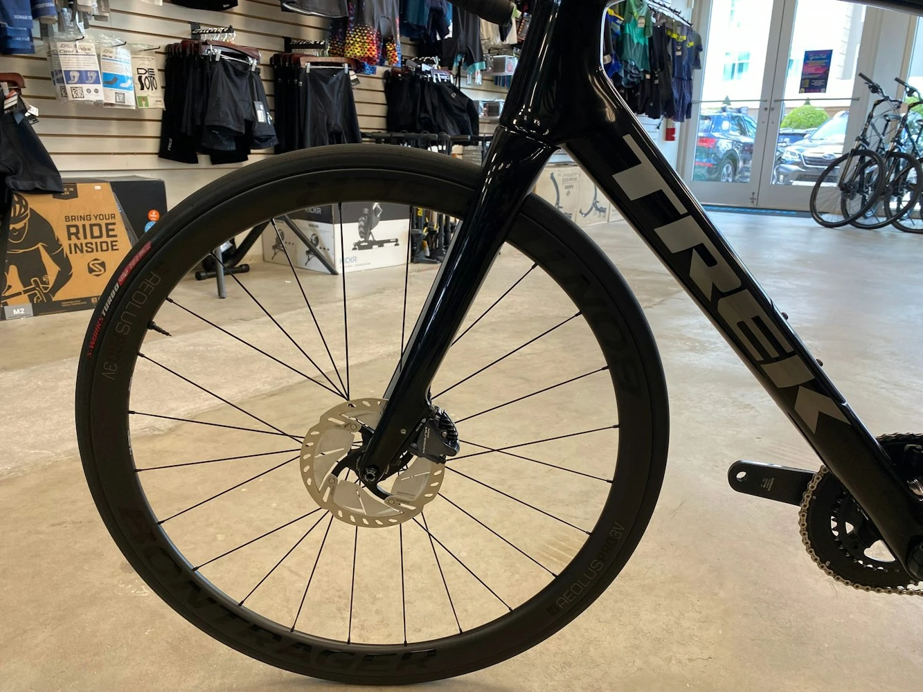 Trek Domane SLR 7 Shimano Ultegra Di2 11 Speed - Black/Silver 2021 USED 17 Trek Domane SLR 7 Shimano Ultegra Di2 11 Speed - Black/Silver 2021 USED - Image 17