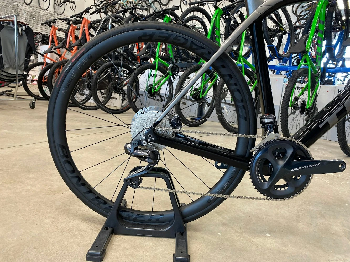 Trek Domane SLR 7 Shimano Ultegra Di2 11 Speed - Black/Silver 2021 USED 11 Trek Domane SLR 7 Shimano Ultegra Di2 11 Speed - Black/Silver 2021 USED - Image 11