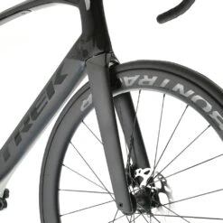 2019 Trek MADONE SLR DISC P1 Carbon AERO Road Bike / Shimano 105 12-Spd // 62cm -Trek vy80602dJTr487J2gGrWG7TAk